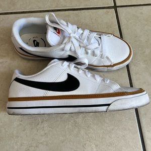 Women Nike Court Legacy